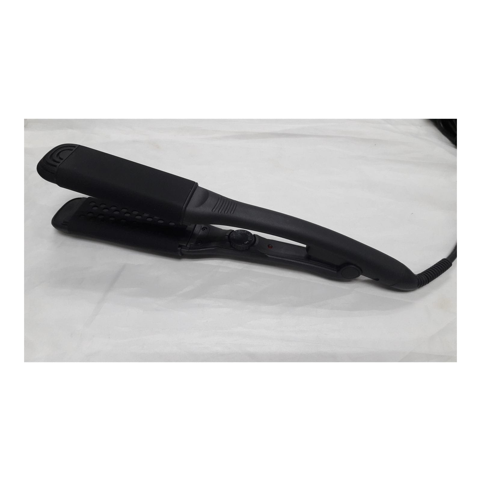 Steam Magic Styling Iron in black, close-up of the silicone plate housing